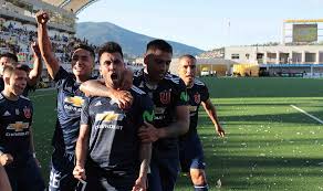 Rancagua şehri, estadio el teniente stadyumunda oynanan ve maç sonucunu sitemizden takip ettiğiniz bu karşılaşmanın orta hakemi c. U De Chile Hundio Cerca Del Final A San Luis En Quillota Y Acecha Al Lider U Catolica Radio Sport