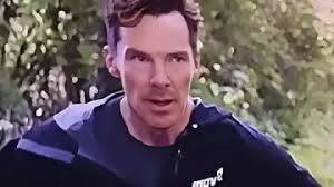 The tie of the officer of Benedict Cumberbatch in 1917