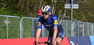 Evenepoel es el segundo clasificado de un giro que hoy se ha dado un respiro, pese a la dureza del terreno se perdió un futbolista pero se ganó a un gran ciclista que puede triunfar en el giro 2021. Remco Evenepoel Stops At The Giro D Italia Deceuninck Quick Step Cycling Team
