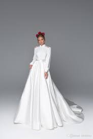 Robe de mariée fluide, haut dentelle col v devant et dos. Acheter Satin 2020 Plage Robes De Mariee Col Haut Une Ligne Dentelle Volants Boheme Robes De Mariee Sur Mesure Sweep Train Robe De Mariee A Manches Longues De 94 12 Du Faiokaver Dhgate Com