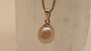 Used Normal Wear Pink Fresh Water Cultured Pearl Pendant 14 Karat Gold Bale Chain Not Included 70 00 Obo Bar Pink Pearl Pearl Pendant Cultured Pearls