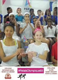 Juana Dussart On Twitter Le Trophee Est En Ce Moment A Noisy Le Grand Transmission Du Relaisolympique93 Entre Le College International Et Le College Du Clos St Vincent A La Piscine Ssd93