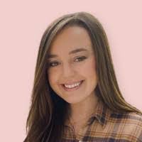 Kelly Flynn's Instagram, Twitter & Facebook