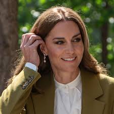 Princess Kate knows EXACTLY what she's doing with secret power suit message  to Posh, expert says