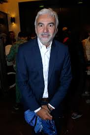 Sur instagram, il partage de temps en temps des clichés de sa femme et de ses enfants. Pascal Praud Celebre Animateur De Cnews Son Parcours Sa Compagne Catherine Ses Quatre Filles