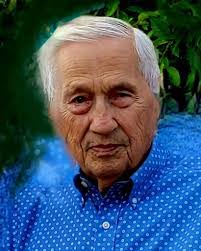 Travis Winder's Instagram, Twitter & Facebook