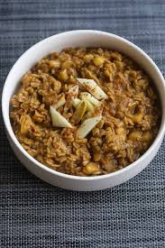 It S Creamy Fragrant And Flavorful Featuring Old Fashioned Oats Cooked On The Stovetop In An Almond Milk And Appl In 2020 Recipes Vegan Recipes Easy Cinnamon Oatmeal