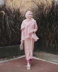 But they need the cost to purchase a variety of equipment was either dslr camera or hijab fashion. 10 Inspirasi Fashion Kondangan Ala Selebgram Hijab Yang Bisa Ditiru Cewekbanget Id Line Today