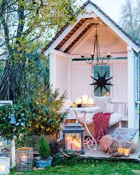 Cozy Corner Sind Auch Im Garten Wunderschon Anzusehen Wie Dieses Zauberhafte Huttchen Von In 2020 Gemutliche Ecke Zeitgenossische Gartengestaltung Rustikaler Schuppen