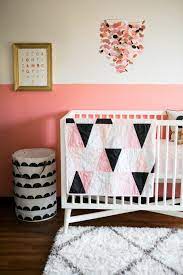 Kinderzimmer Wandfarbe Nach Den Feng Shui Regeln Aussuchen Kinder Zimmer Halb Bemalte Wande Kinderzimmer