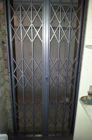 Gerade, wenn man eine gesellige runde ins hausinnere verlegen möchte. Scherengitter Ariba Sicherheitstechnik