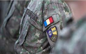 Ministrul interimar de interne, mihai fifor, a declarat duminică, la mamaia, că există un grup de lucru cu reprezentanţi ai tuturor asociaţiilor militarilor în rezervă care pregătesc un proiect privind pensiile militare. Mapn SusÅ£ine Modificarea Legii Privind Pensiile Militare