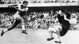 19 de enero de 2013: Falleció a los 68 años el ex futbolista brasileño Vava, fue campeón del mundo con su selección en los mundiales de Suecia 1958 y Chile 1962. Anotó