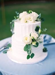 Jon And Sara S Perfect Oahu Wedding Oahu Wedding Wedding Cake Eucalyptus Hawaii Wedding Planner