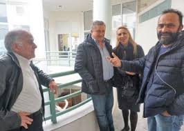 Απλώς χαιρετιούνταν παλιότερα στο δρόμο. Kwstas Kefalogiannhs Malebiziwths
