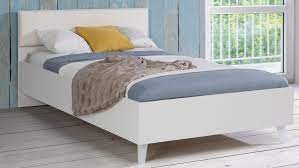 Es sind die hochwertigen marken in einem angebot die vorteilhaften preise und der kundenfreundliche lieferdienst wegen denen otto so geachtet bei seinen fans ist. Bett Yerodin Jugendbett In Weiss Mit Led Beinen 120x200