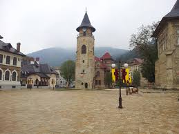 Soarele răsare la 05:47 și apune la 20:36. Piatra Neamt VacanÅ£Ç In Doi Blog De CÇlÇtorii