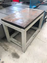 I banchi da lavoro sono il fulcro di ogni laboratorio, costituiscono un piano dove appoggiare e organizzare i tuoi utensili ma non solo, sono soprattutto il luogo da cui inizia ogni realizzazione, dove aggiusti, assembli e crei. Vendita Di Attrezzatura Da Officina Usato Beni Leasing Ed Occasioni Bentivoglio 1919 S R L Macchine Utensili