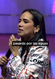 Pasarás por las aguas pero no te vas ahogar por qué Dios va contigo . . .  #predicascristianas #predicascortas #mensajescristianos #mujerescristianas  #mujeresdeoración #consejoscristianos ...