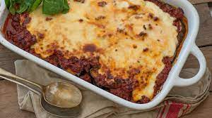 Con l'arrivo della bella stagione tra zucchine, pomodori la particolarità della moussaka è che una volta preparata dura almeno un paio di giorni: Moussaka La Ricetta Originale Di Una Grande Cuoca Greca Wine Dharma