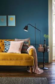 La composition abstraite de ce papier peint apporte a une decoration une ambiance atypique et originale dans des tons de jaune moutarde et de gris. Bleu Canard 40 Inspirations Pour Adopter La Tendance Du Moment