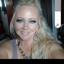 Tara Wright's Instagram, Twitter & Facebook