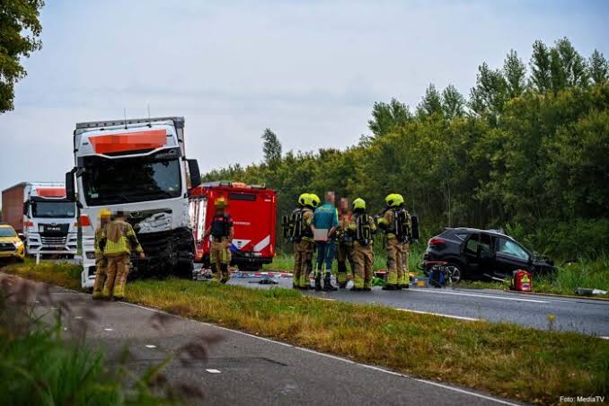 41-jarige man overleden bij frontale aanrijding met vrachtwagen op N455 |  Transport Online