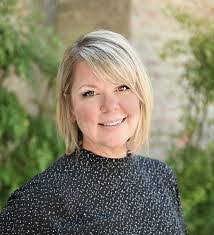 Bethany Simmons's Instagram, Twitter & Facebook