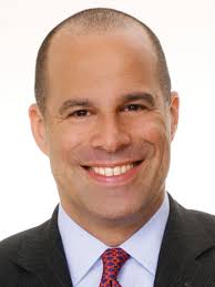 Orin Snyder, plus qu'un requin : un megalodon pour défendre Apple