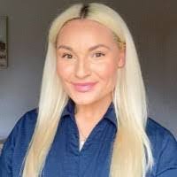 Prachi Kher's Instagram, Twitter & Facebook