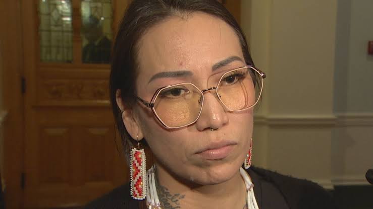 Áʼa꞉líya Warbus becomes 7th MLA to exit B.C. Conservatives citing leadership concerns; party faces turmoil under Kerry-Lynne Findlay