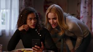 We'll have to wait until the show debuts in 2020 to find out how similar it actually is to gilmore girls, but color us intrigued. 0p2l Hzjtneqem
