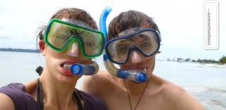snorkelling or snorkeling