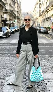 Older Woman Wearing Wide Leg Trousers And Blouse Modern And Fashionable Style For Over 50 S Older Women Fashion Over 60 Fashion Fashion