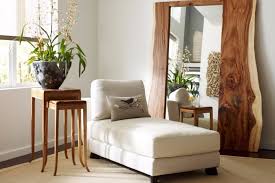 Namun, kamu bisa membuat dekor ruangan bernuansa kayu yang cenderung modern minimalis. 10 Item Dekorasi Yang Harus Ada Di Rumah Kayu