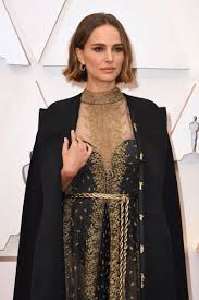 Nickelodeon presenter loses her voice. Natalie Portman S Oscars 2020 Dress Called Out The Academy For Not Nominating Women Directors Teen Vogue