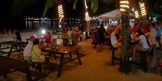 Pulau lankayan adalah sebuah pulau batu karang tropika yang amat kecil yang berada di laut tidak seperti destinasi pelancongan yang berada di bawah pentadbiran langsung daerah sabah pilihan penulis adalah pantai teluk dalam di pulau redang. 30 Aktiviti Dan Tempat Menarik Di Pulau Redang