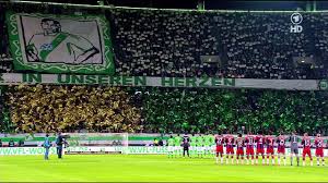 Na vier maanden spreekt zijn vader, bernard malanda, voor het eerst. Vfl Wolfsburg Fc Bayern Gedenken An Junior Malanda Hd Youtube