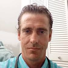 Update if anyone can help search the area, please go there now ( with life  jackets please ) it's 10:35 a.m Monday morning. ‼️‼️