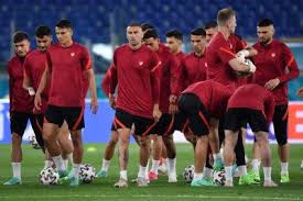 2020年歐洲足球錦標賽（英語：uefa euro 2020，通稱2020年歐洲盃）是第 16 屆歐洲國家盃。2013年1月25日，歐洲足聯決定為紀念歐錦賽60年，這屆賽事將採無主辦國的巡迴賽方式在歐洲的 11 個城市舉行，是繼2007年亞足聯亞洲盃由四個國家主辦以來，史上最多國家主辦的單一賽. E Dsun1udjl7 M