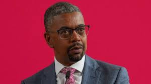 Vaughan Gething ddim am sefyll yn yr etholiad nesaf