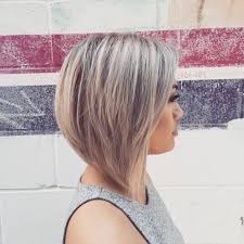 1001 Idees De Carre Plongeant Court Une Coupe En Vogue A Adopter Coiffure Carre Plongeant Coupe Cheveux Carre Plongeant Coupe De Cheveux
