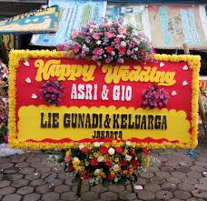 Selamat datang di toko bunga bandung, disini kami menyediakan fasilitas yang istimewa serta tidak akan mengecewakan pelanggan. Bunga Papan Happy Wedding Hw3010 Toko Bunga Bandung