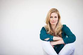 Working in motorsport for over 20 years, eve scheer talks about the sport's evolution and shares some thoughts about her own experiences. Eve Scheer Moderatorin Der Motogp Moderatorin Rennfahrerin