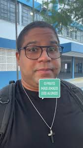 Rotina na Cozinha: Preparando o Cardápio Favorito dos Alunos