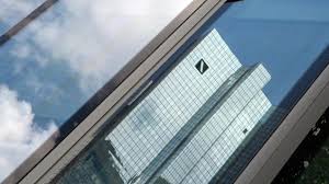Investoren bescheinigen dem management große fortschritte. Wirtschaftsexperte Zur Krise Der Deutschen Bank Die Letzte Chance Zuruck Zum Kunden Archiv