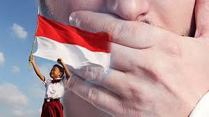 Dalam sajak dan puisi yang hebat, makna tidak secara gamblang terlihat. Selama Pendusta Masih Hidup Jadi Apa Negeriku