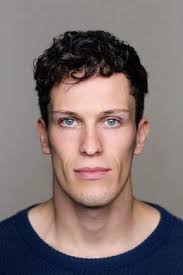 Актёры, режиссер и создатели сериала Происхождение (2018-…)