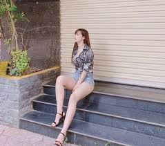 Toàn bộ sàn nhà đều được trải thảm. 2 NgÆ°á»i Ä'áº¹p ChÄƒn Trau Gá»'c Nghá»‡ An Gia Lai Tiáº¿t Lá»™ Cach Giá»¯ Dang Hoan Má»¹