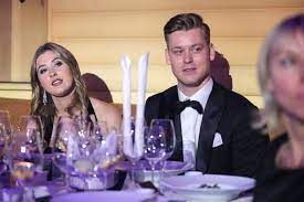 Ia merupakan anak sulung dari pasangan juara dunia formula satu tujuh kali michael schumacher dan corinna. Gina Maria Schumacher Award Fur Schumis Tochter Brigitte De